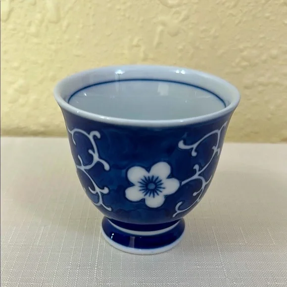 Elegant Blue Floral Tea Cup - Picture 7 of 7